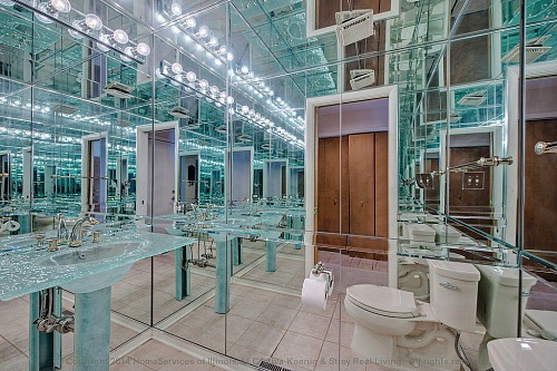 mirrored-bathroom