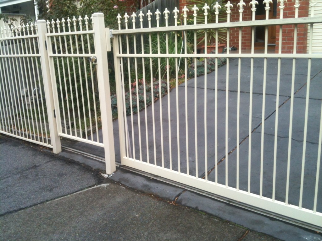 Gates for Sloping Driveways – A New House