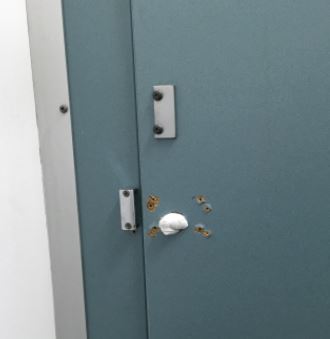 Toilet Door – Fail