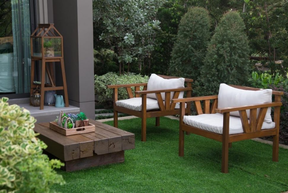 Tips for Mixing and Matching Your Outdoor Furniture