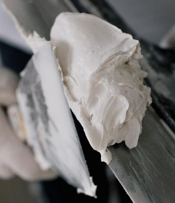 DIY plaster repairs, when to call in a professional plasterer