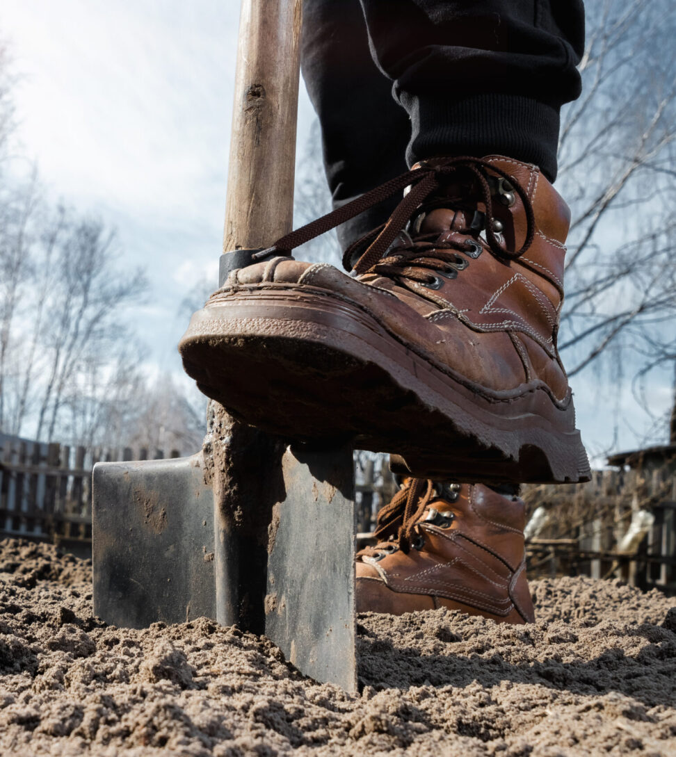 How To Choose The Right Work Boots For DIYers